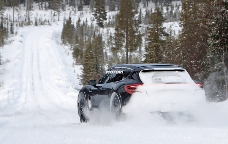 Porsche Taycan Sport Cross Turismo: le foto spia