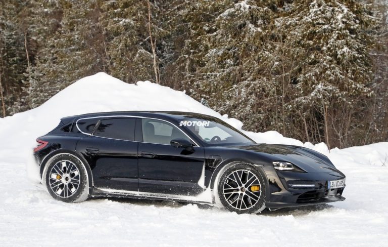 Porsche Taycan Sport Cross Turismo: le foto spia
