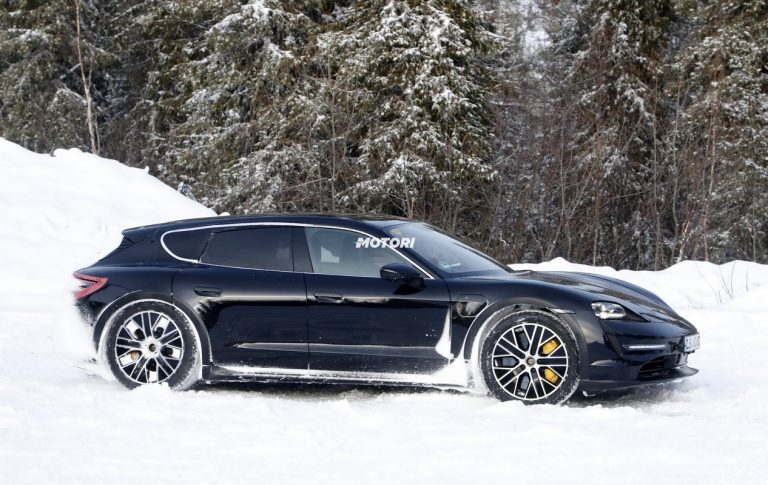 Porsche Taycan Sport Cross Turismo: le foto spia