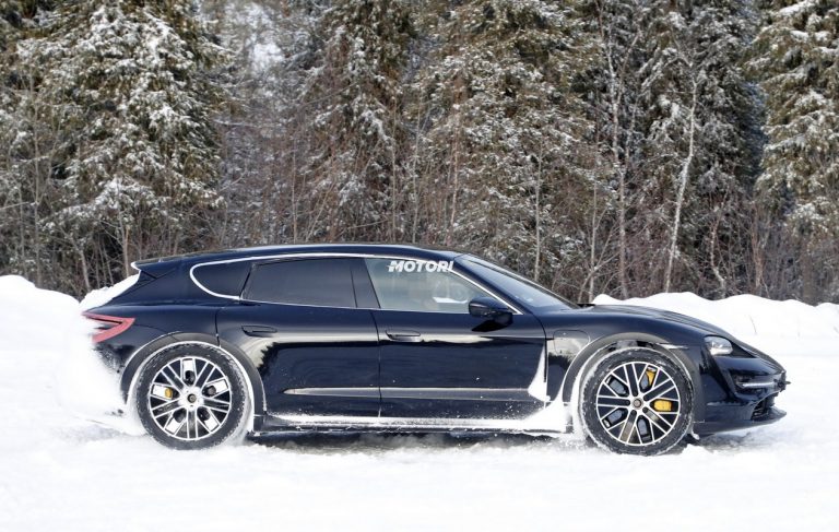Porsche Taycan Sport Cross Turismo: le foto spia