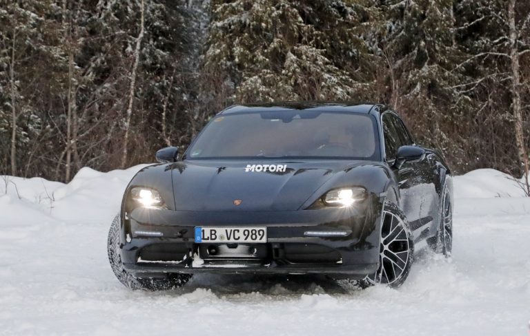 Porsche Taycan Sport Cross Turismo: le foto spia