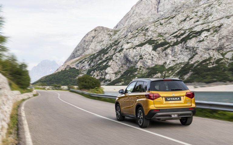Suzuki Vitara Hybrid 2020: immagini ufficiali