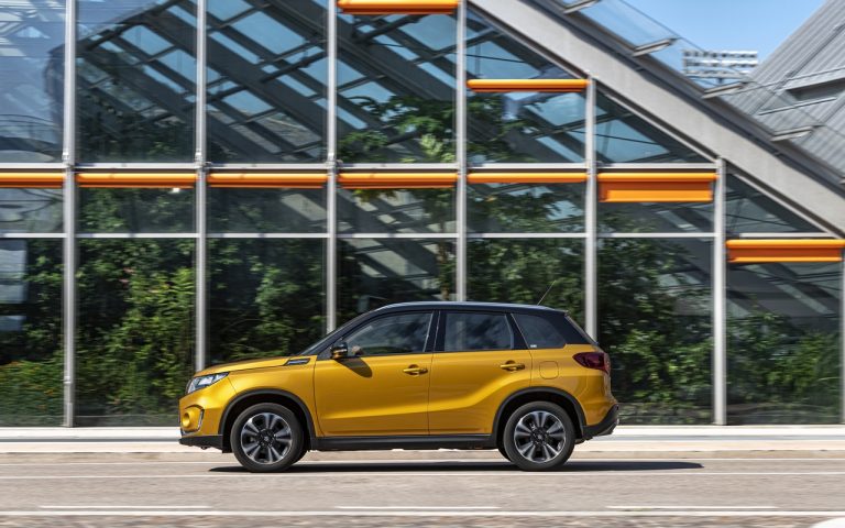 Suzuki Vitara Hybrid 2020: immagini ufficiali