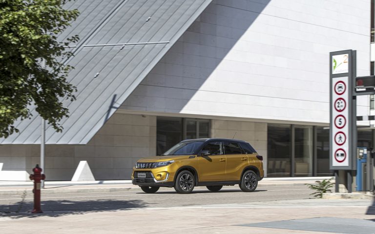 Suzuki Vitara Hybrid 2020: immagini ufficiali