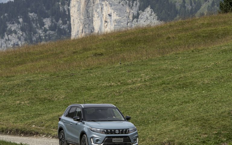 Suzuki Vitara Hybrid 2020: immagini ufficiali