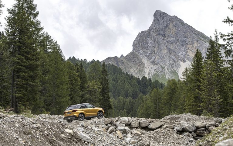 Suzuki Vitara Hybrid 2020: immagini ufficiali