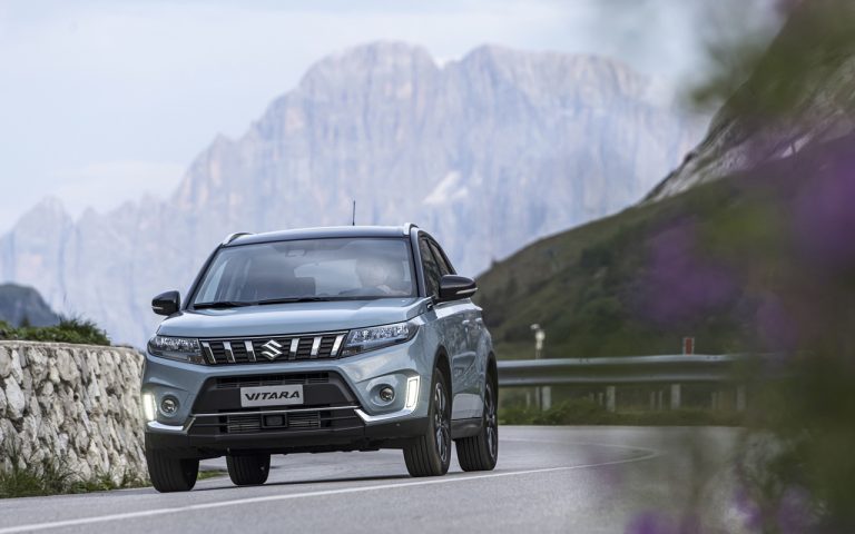 Suzuki Vitara Hybrid 2020: immagini ufficiali