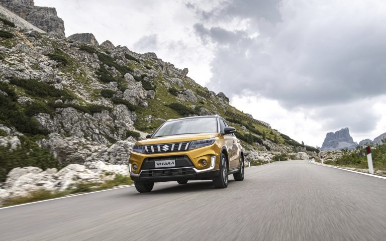 Suzuki Vitara Hybrid 2020: immagini ufficiali