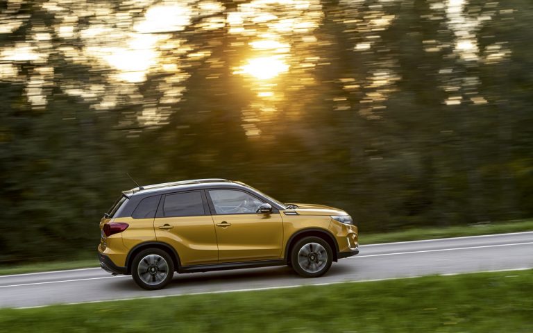 Suzuki Vitara Hybrid 2020: immagini ufficiali