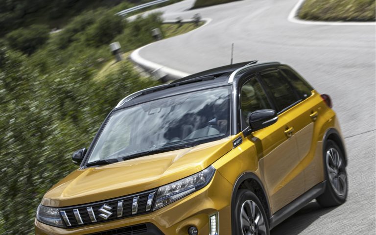 Suzuki Vitara Hybrid 2020: immagini ufficiali