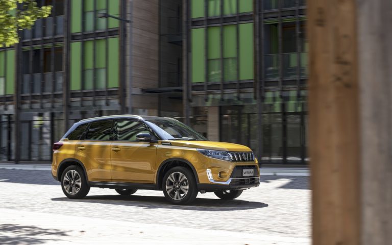 Suzuki Vitara Hybrid 2020: immagini ufficiali
