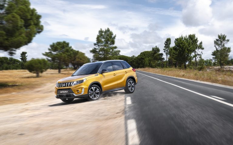 Suzuki Vitara Hybrid 2020: immagini ufficiali