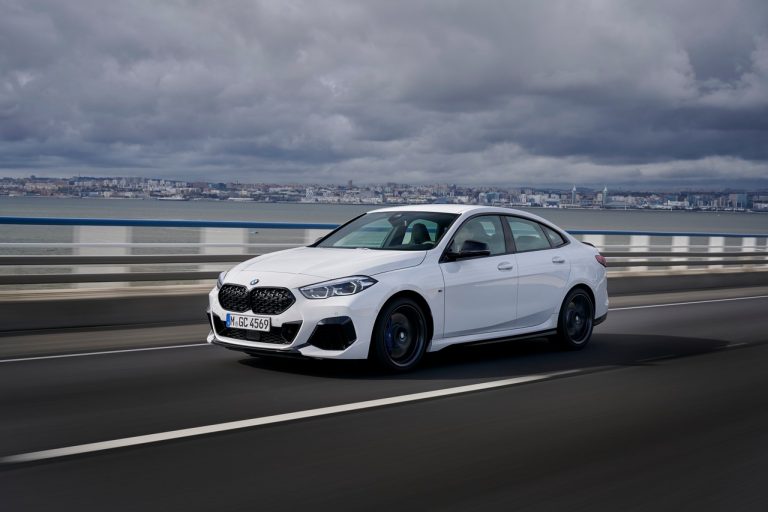 Bmw 220d M Sport e Bmw M235i xDrive 2020: immagini ufficiali