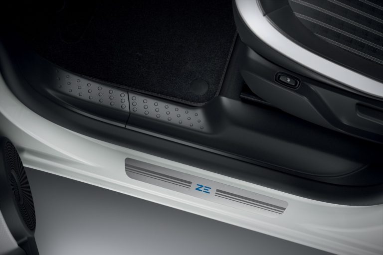Renault Twingo ZE: immagini ufficiali