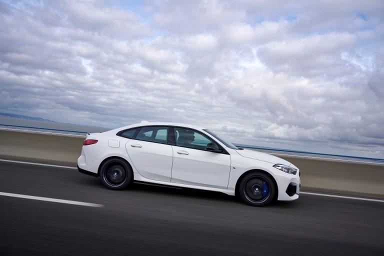 Bmw 220d M Sport e Bmw M235i xDrive 2020: immagini ufficiali