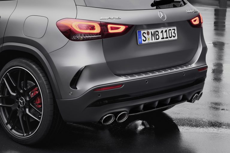 Mercedes-AMG GLA 45 4MATIC+ 2020: immagini ufficiali