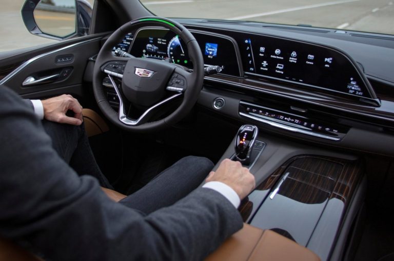 Cadillac Escalade 2020: immagini ufficiali