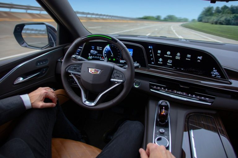 Cadillac Escalade 2020: immagini ufficiali