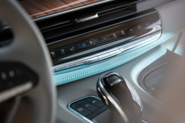 Cadillac Escalade 2020: immagini ufficiali