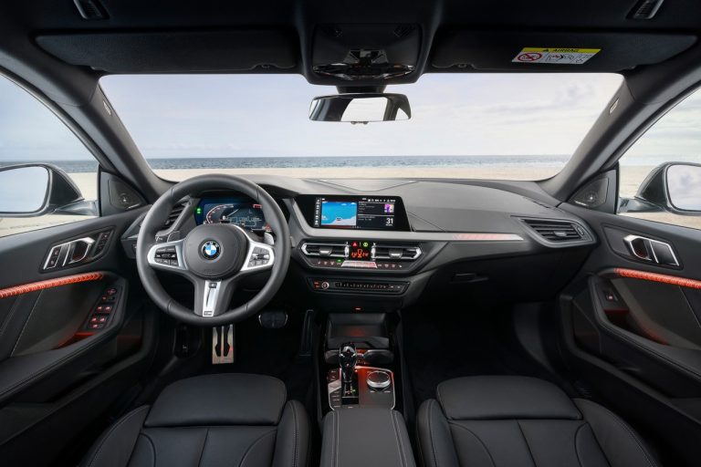 Bmw 220d M Sport e Bmw M235i xDrive 2020: immagini ufficiali