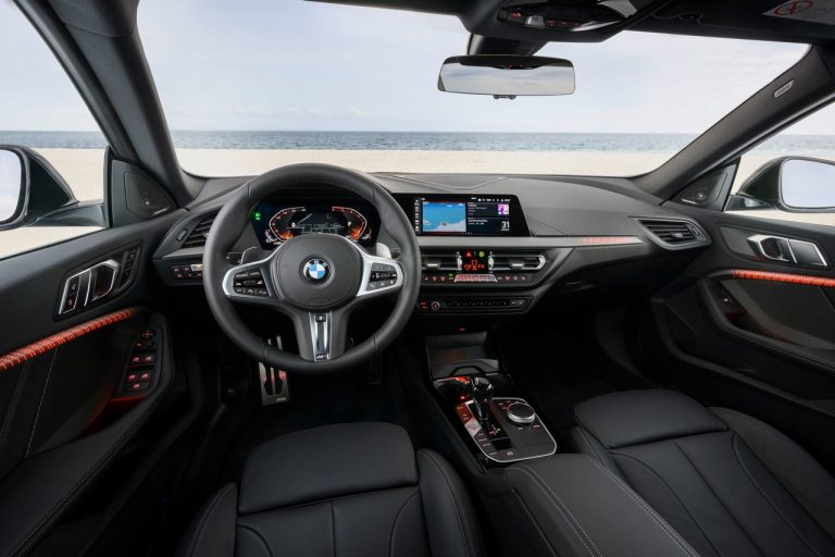 Bmw 220d M Sport e Bmw M235i xDrive 2020: immagini ufficiali