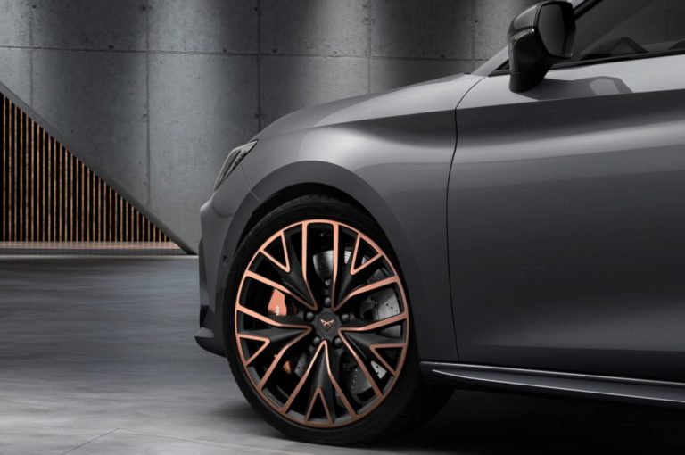 Cupra Leon Sportstourer 2020: immagini ufficiali