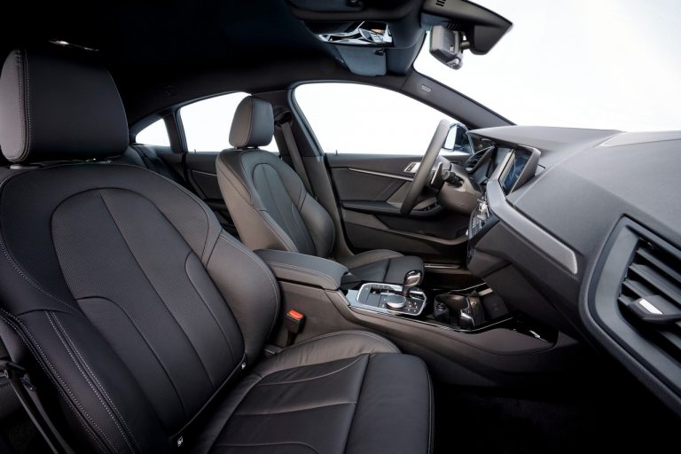 Bmw 220d M Sport e Bmw M235i xDrive 2020: immagini ufficiali