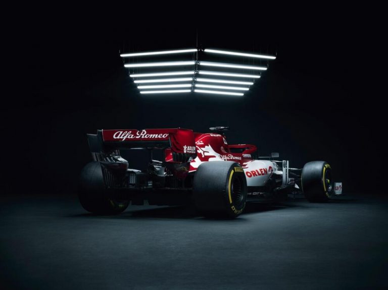 F1, Alfa Romeo C39: immagini ufficiali