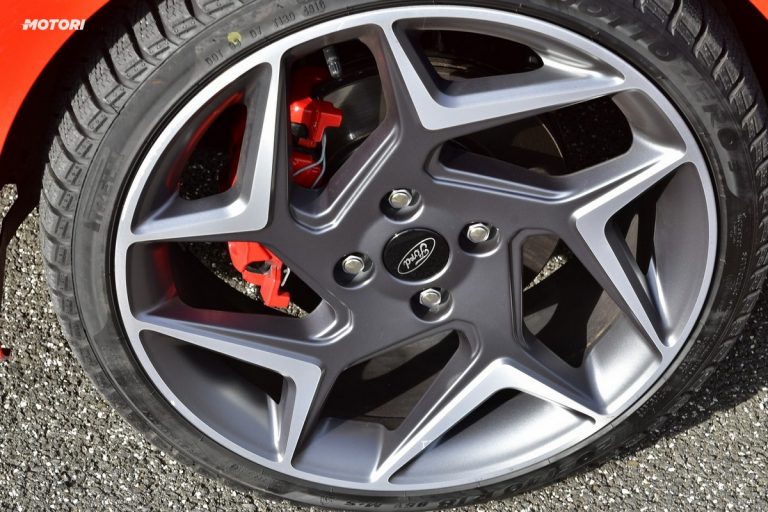 Ford Fiesta ST: la prova su strada e in pista