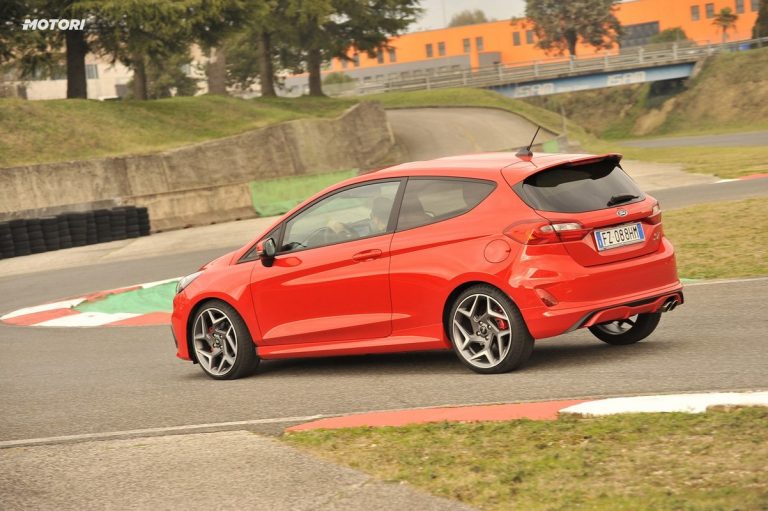Ford Fiesta ST: la prova su strada e in pista