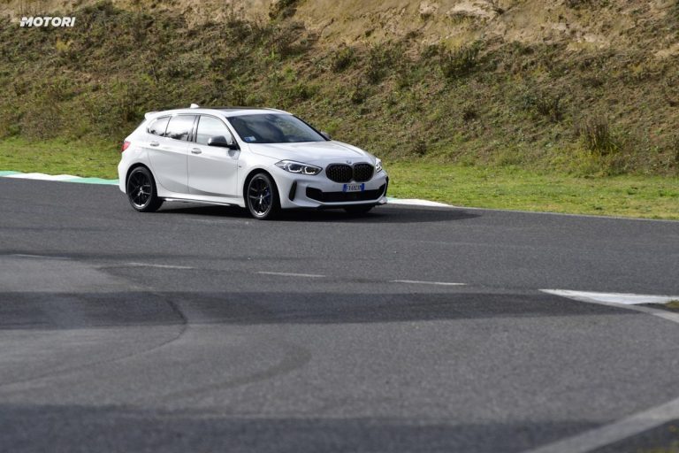 BMW M135i xDrive: la prova su strada e in pista