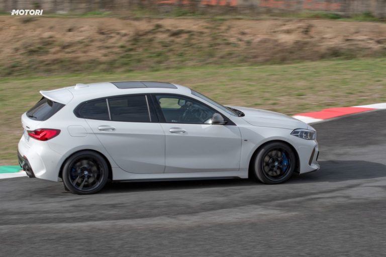 BMW M135i xDrive: la prova su strada e in pista