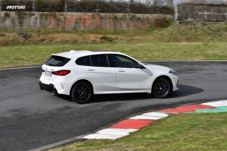 BMW M135i xDrive: la prova su strada e in pista