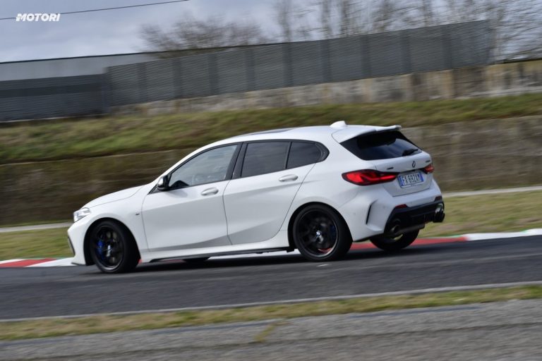 BMW M135i xDrive: la prova su strada e in pista
