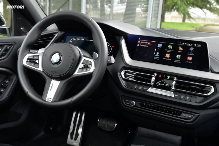 BMW M135i xDrive: la prova su strada e in pista