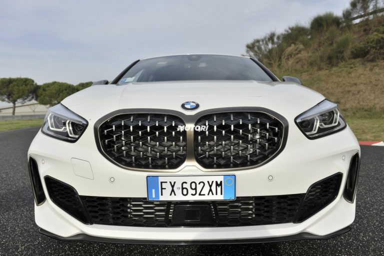 BMW M135i xDrive: la prova su strada e in pista