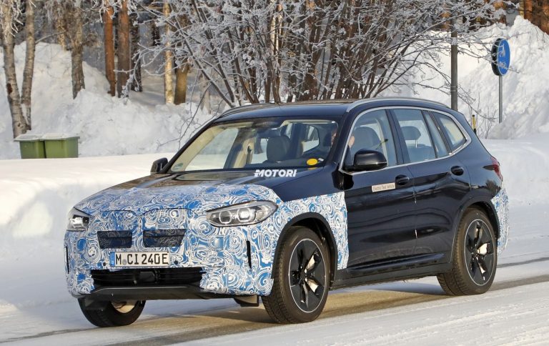 Bmw iX3, nuove foto spia