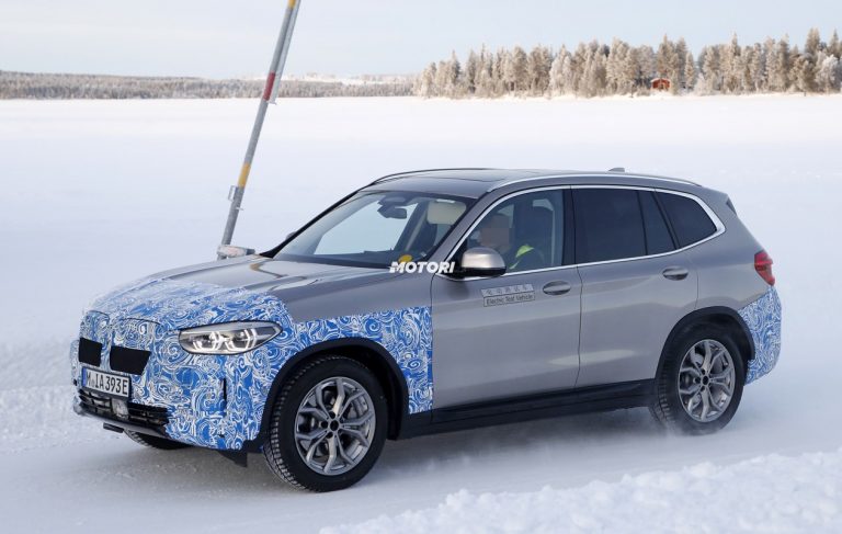 Bmw iX3, nuove foto spia