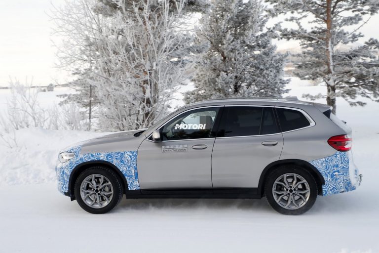 Bmw iX3, nuove foto spia