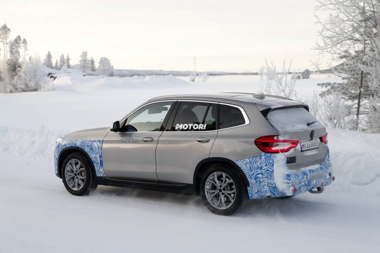 Bmw iX3, nuove foto spia
