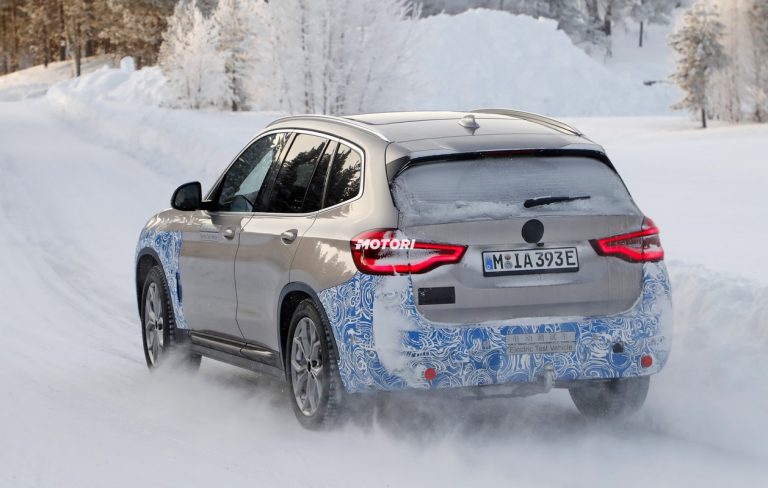 Bmw iX3, nuove foto spia