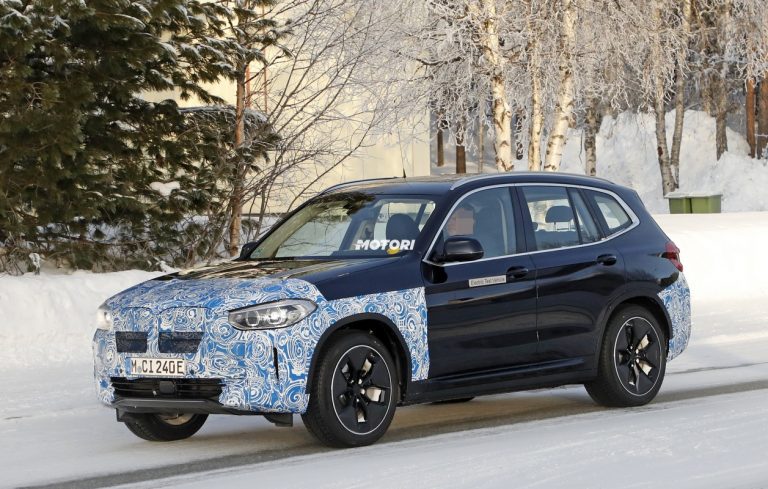 Bmw iX3, nuove foto spia