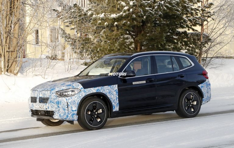 Bmw iX3, nuove foto spia