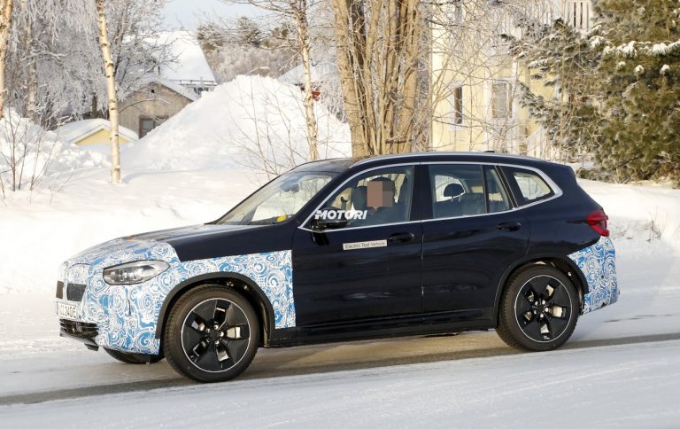 Bmw iX3, nuove foto spia