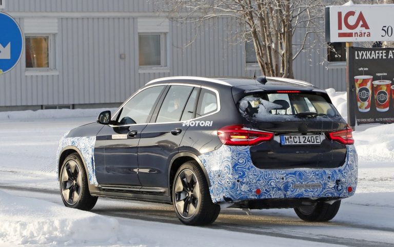Bmw iX3, nuove foto spia