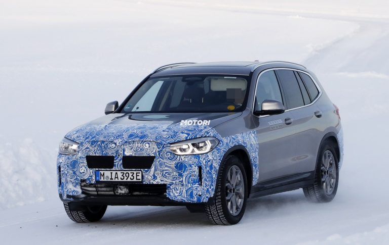 Bmw iX3, nuove foto spia