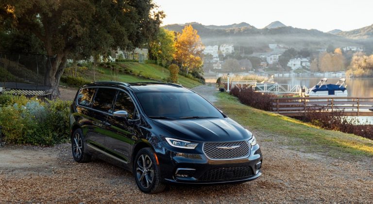 Chrysler Pacifica restyling 2020: immagini ufficiali