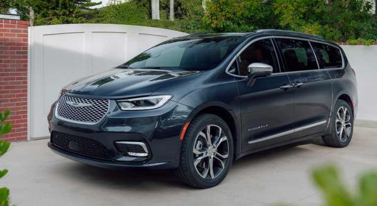 Chrysler Pacifica restyling 2020: immagini ufficiali