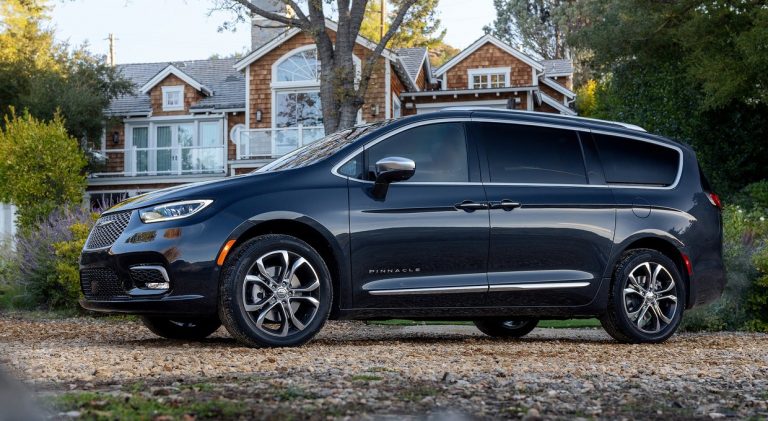 Chrysler Pacifica restyling 2020: immagini ufficiali