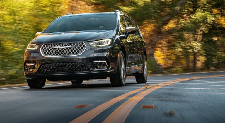 Chrysler Pacifica restyling 2020: immagini ufficiali
